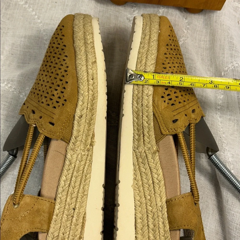 NWOT Earth leather wedge sling back wedge shoes espadrille